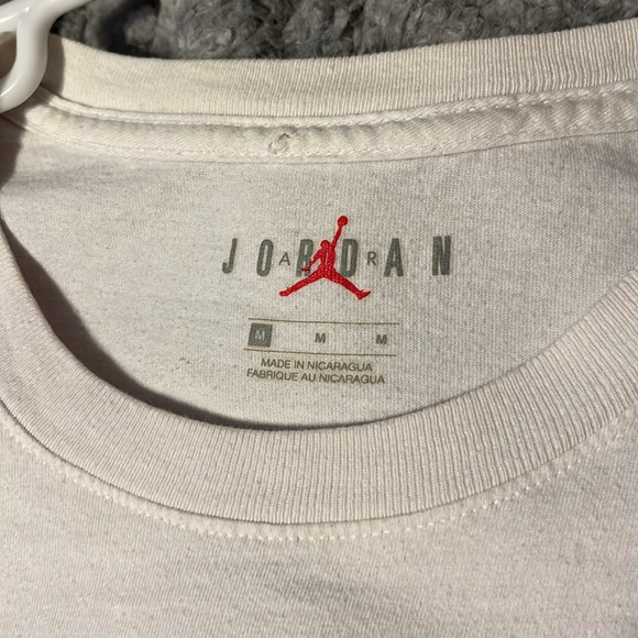 medium pink and white air Jordan t-shirt - Picture 2 of 3